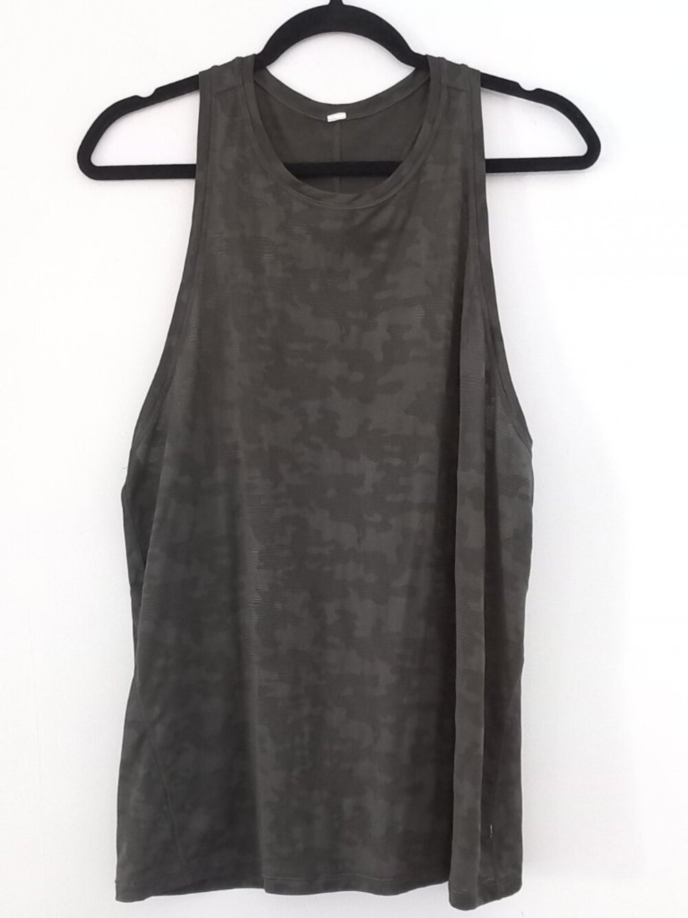 LULULEMON  camo print tank top with back vent